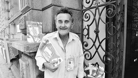 Zemřel známý prodejce Nového Prostoru Petr Valenta. V Jindřišské ulici nabízel nejen něco na čtení, ale také zlepšení nálady.