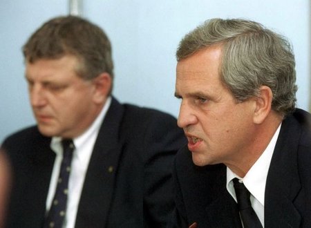 Petr Otava a Viktor Koláček na valné hromadě v roce 2000.