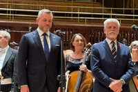Galavečer s prezidenty: Pellegrini s Pavlem vyrazili na koncert v režii Slováků. V lóži Klausovi a Babiš
