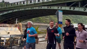 Petr Pavel a finský prezident Alexander Stubb při běhu ranní Prahou (5.5.2026)