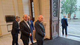 Prezident Pavel zavítal na Ústavní soud do Brna: Vítali ho končící předseda Rychetský i nový šéf Baxa. (7. 8. 2023)