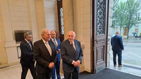 Prezident Pavel zavítal na Ústavní soud do Brna: Vítali ho končící předseda Rychetský i nový šéf Baxa. (7. 8. 2023)