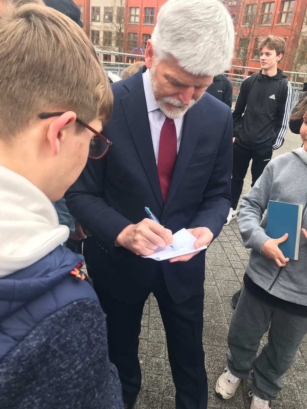 Prezident Petr Pavel v Bruselu na setkání s dětmi (20.4.2023)