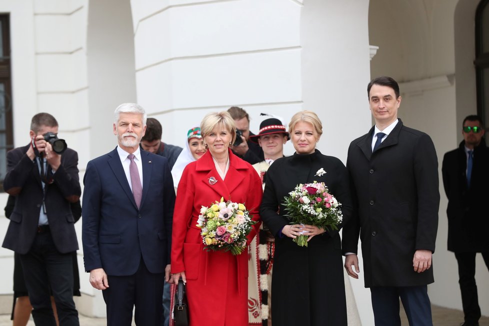 Návštěva prezidenta Petra Pavla na Slovensku: Na snímku s Evou Pavlovou a Zuzanou Čaputovou (13. 3. 2023)