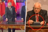 VIDEO Pavel s Evou v Chile: Po 15 letech symbolicky vrátil „Klausovo“ pero. A podepsal letadlo