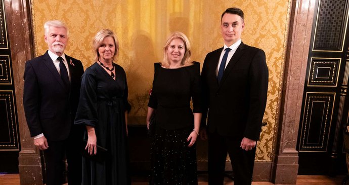 Petr a Eva Pavlovi se Zuzanou Čaputovou a Jurajem Rizmanem na Cenách Paměti národa (17.11.2025)