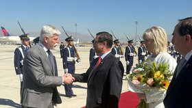 Prezident Petr Pavel s manželkou Evou po příletu do Chile (15.4.2026)