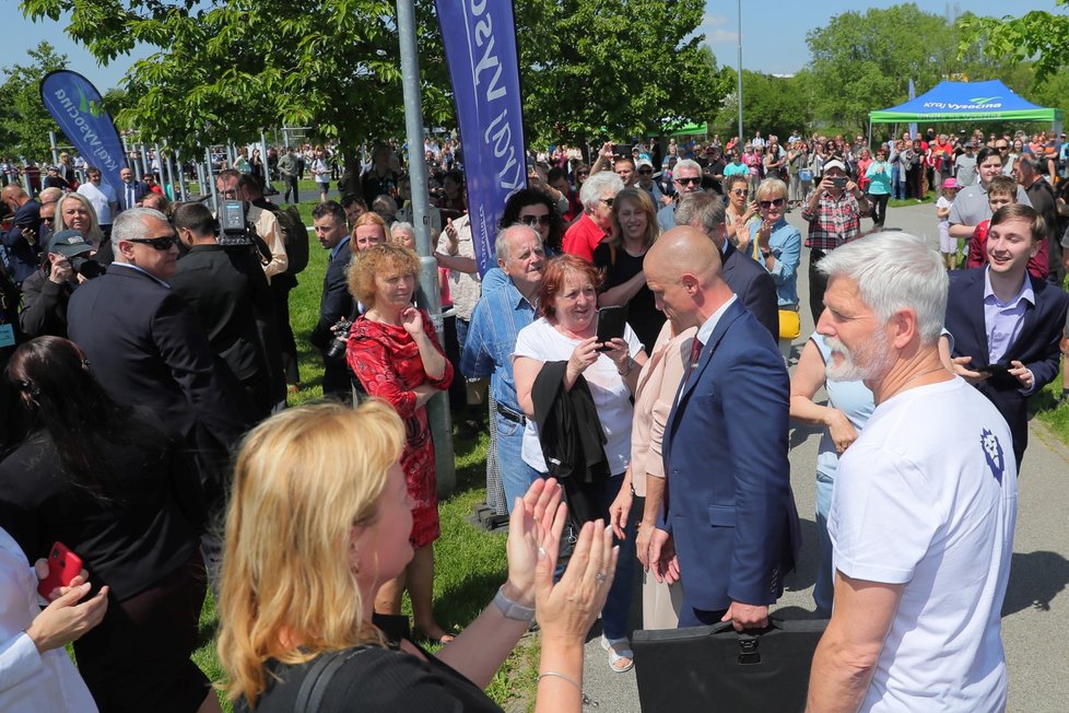 Prezident Petr Pavel s manželkou Evou na návštěvě outdoor sportoviště Český mlýn v Jihlavě. (25.5.2023)