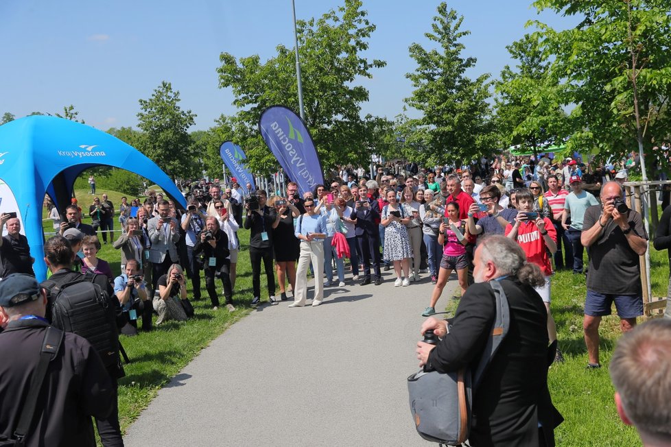 Prezident Petr Pavel s manželkou Evou na návštěvě outdoor sportoviště Český mlýn v Jihlavě. (25.5.2023)