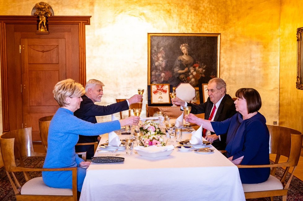 Oběd Petra a Evy Pavlových s Milošem a Ivanou Zemanovými na Pražském hradě. (9.3.2023)