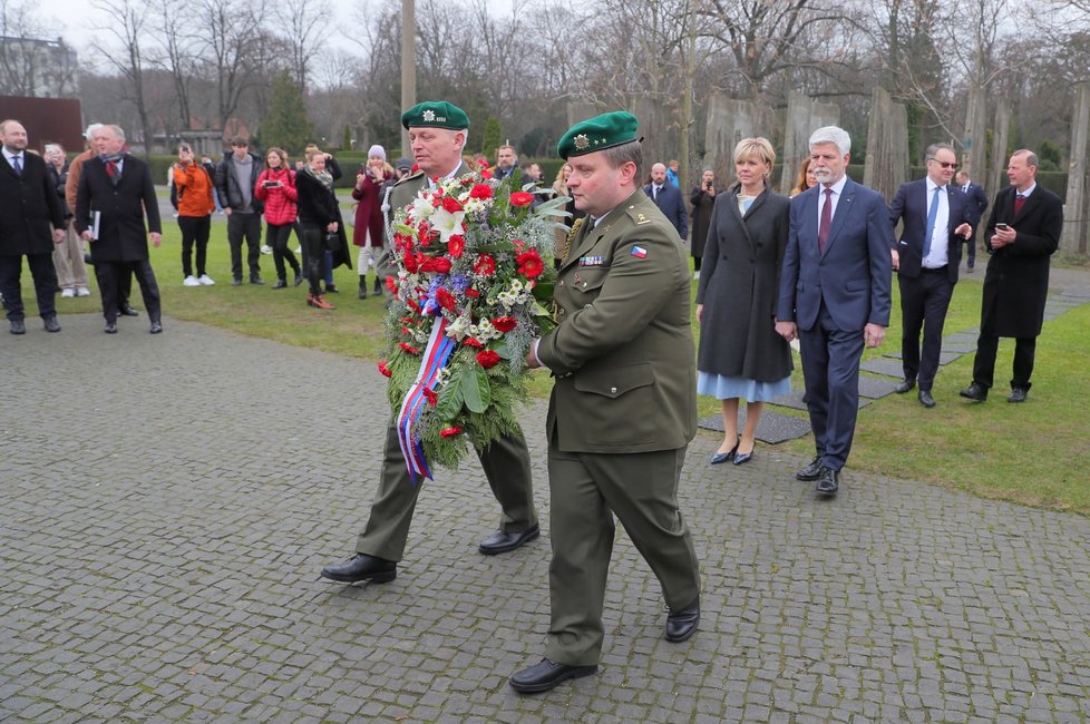 Prezident Petr Pavel s první dámou u Památníku Berlínské zdi (21.3.2023)