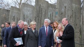 Prezident Petr Pavel s první dámou u Památníku Berlínské zdi (21. 3. 2023)