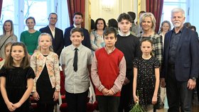 Prezident Petr Pavel a Eva Pavlová přijali děti, které zaslaly prezidentskému páru obrázek nebo osobní dopis (19. 12. 2025)