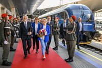 Pavel s první dámou vlakem v Rakousku: Po slávě na nádraží večeře se Schwarzenbergem v Práteru