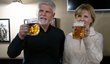 Petr Pavel s manželkou Evou, oba si rádi dají dobré pivo.