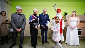 Prezident Petr Pavel s první dámou v dětském domově v Sedloňově (5.12.2023)