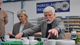 Petr Pavel v Karlovarském kraji, návštěva porcelánky Thun