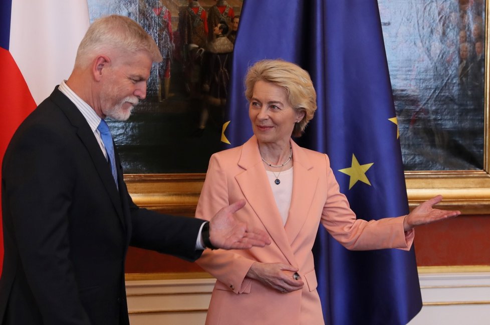 - Prezident Petr Pavel dnes vpodvečer přijal na Pražském hradě předsedkyni Evropské komise (EK) Ursulu Von der Leyenovou. (2.5.2023)