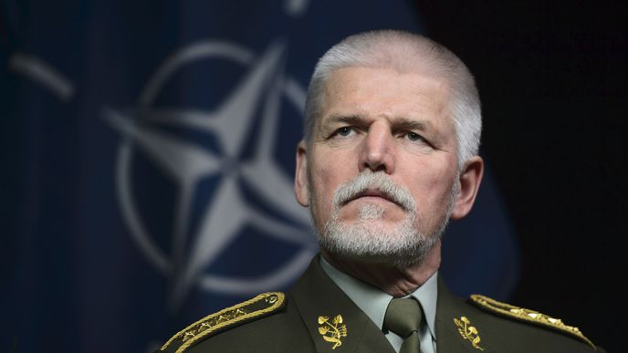 Generál Petr Pavel  byl předsedou Vojenského výboru NATO, ale také komunistickým vojenským špionem
