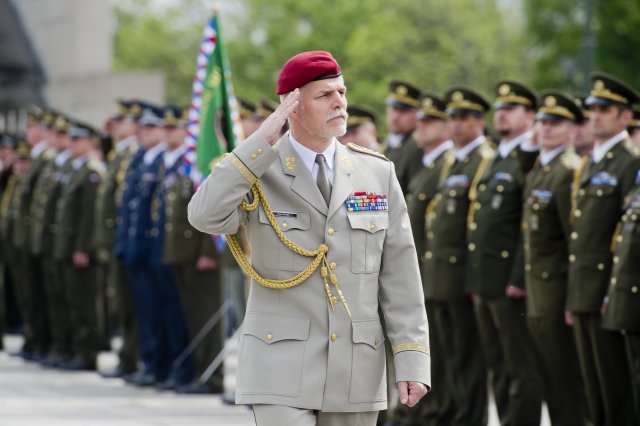 Generál Petr Pavel kandidaturu na prezidenta odmítl.