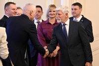 Peníze pro školníky i kuchařky: Pavel se s hejtmany shodl, že změny nemají platit od září