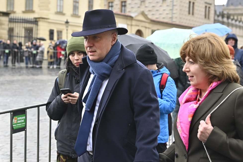 Inaugurace Petra Pavla: Senátor a neúspěšný prezidentský kandidát Pavel Fischer s manželkou Klárou. (9.3.2023)