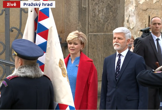 Petr Pavel a Eva Pavlová dorazili před inaugurací na Pražský hrad (9.3.2023)