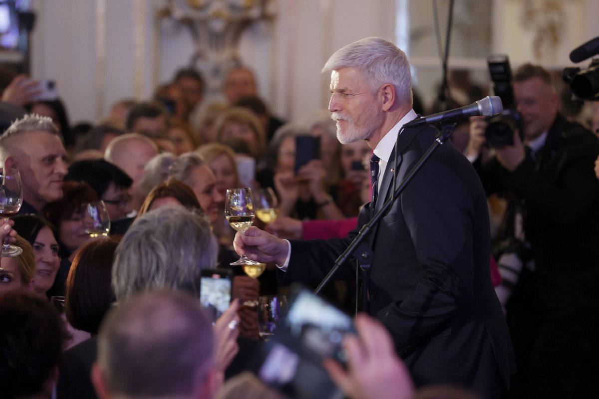 Inaugurace Petra Pavla. Přátelské setkání s hosty na číši vína ve Španělském sále (9. 3. 2023)