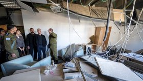 Petr Pavel na vojenské základně v Izraeli u Pásma Gazy, na kterou zaútočili teroristé z Hamásu (16.4.2024)