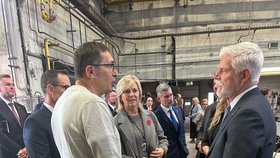 Petr Pavel s manželkou Evou v Karlovarském kraji ve sklárně Moser (10.11.2025)