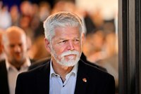 Pavel o podpoře Kyjevu a Okamurovi: Dotkl se i stažení ukrajinské vlajky z budovy parlamentu