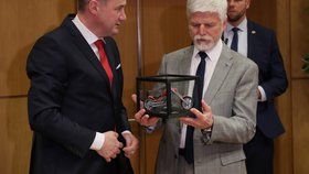 Návštěva Petra Pavla v Libereckém kraji - předání darů (26. 4. 2023)