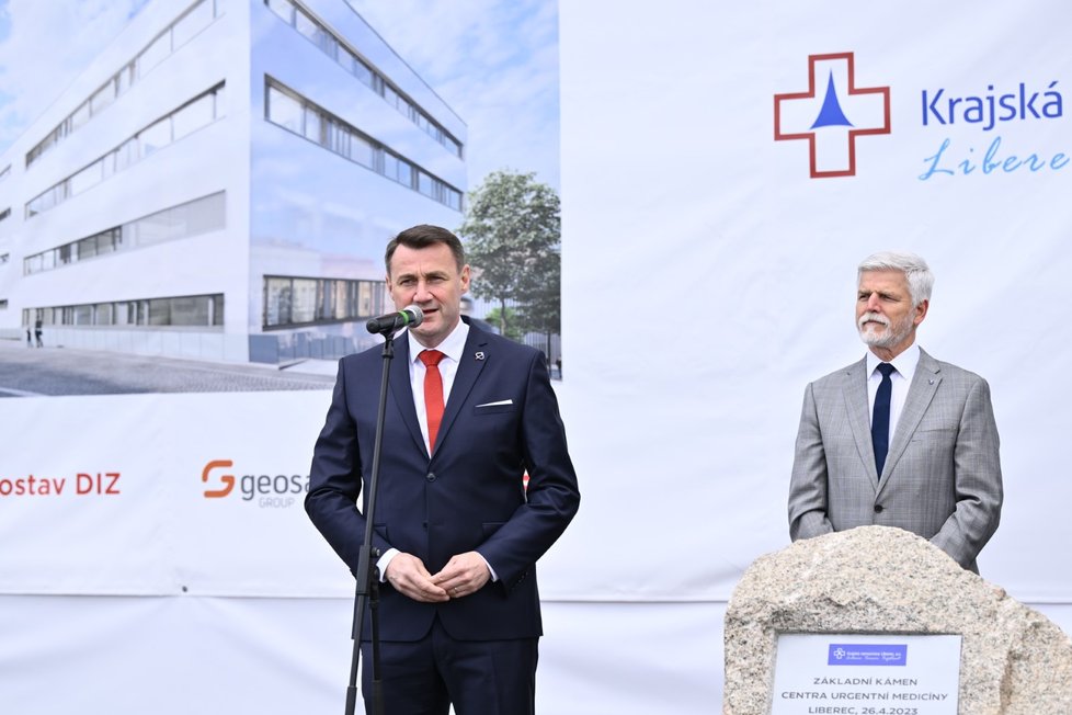 Návštěva Petra Pavla v Libereckém kraji - Položení základního kamene Centra urgentní medicíny v nemocnici (26. 4. 2023)
