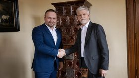 Zvolený prezident Petr Pavel na jednání s ministrem práce a sociálních věcí Marinem Jurečkou (KDU-ČSL) (22.2.2023)