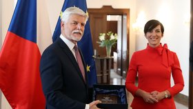 Prezident Petr Pavel navštívil Sněmovnu, vítala ho předsedkyně Sněmovny Markéta Pekarová Adamová (TOP 09) (13.6.2023)