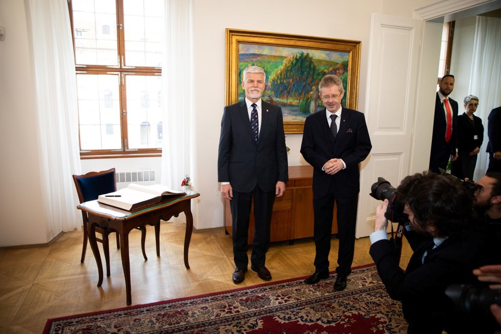 Prezident Petr Pavel na návštěvě Senátu s předsedou horní komory Milošem Vystrčilem (30.3.2023)