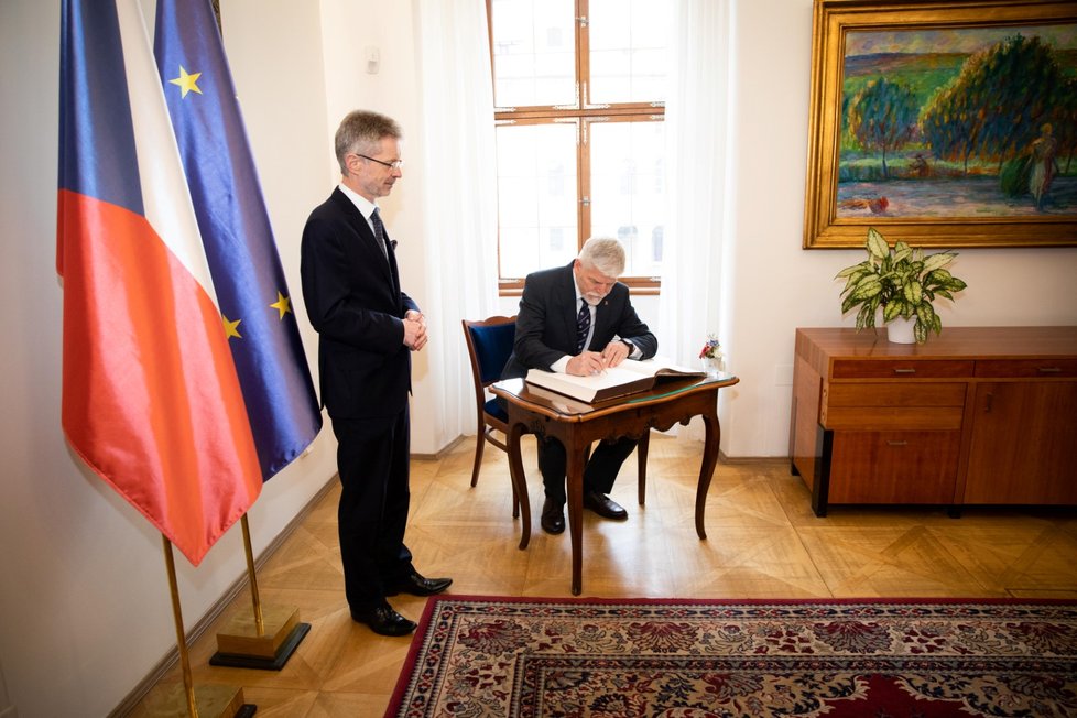 Prezident Petr Pavel na návštěvě Senátu s předsedou horní komory Milošem Vystrčilem (30.3.2023)