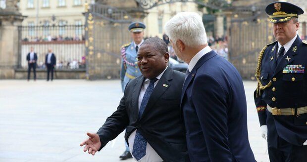 Proč Pavel po Zelenském přivítal prezidenta Mosambiku? Expert: Evropa v Africe zaspala