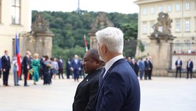 Prezident Petr Pavel přivítal na Pražském hradě prezidenta Mosambiku Filipeho Nyusiho. (7. 8. 2023)