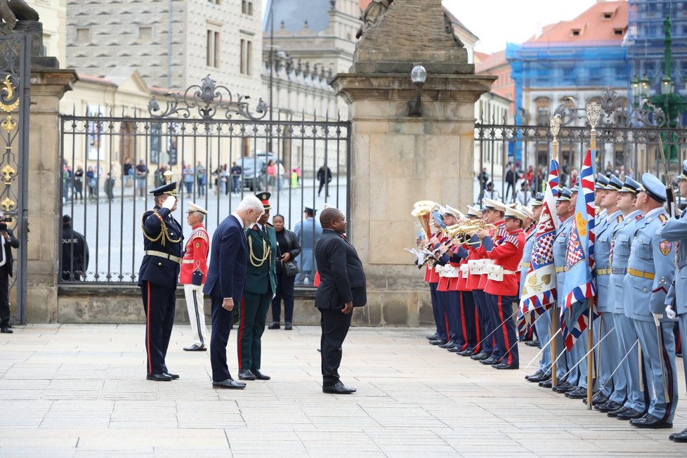 Prezident Petr Pavel přivítal na Pražském hradě prezidenta Mosambiku Filipeho Nyusiho (7.8.2023)