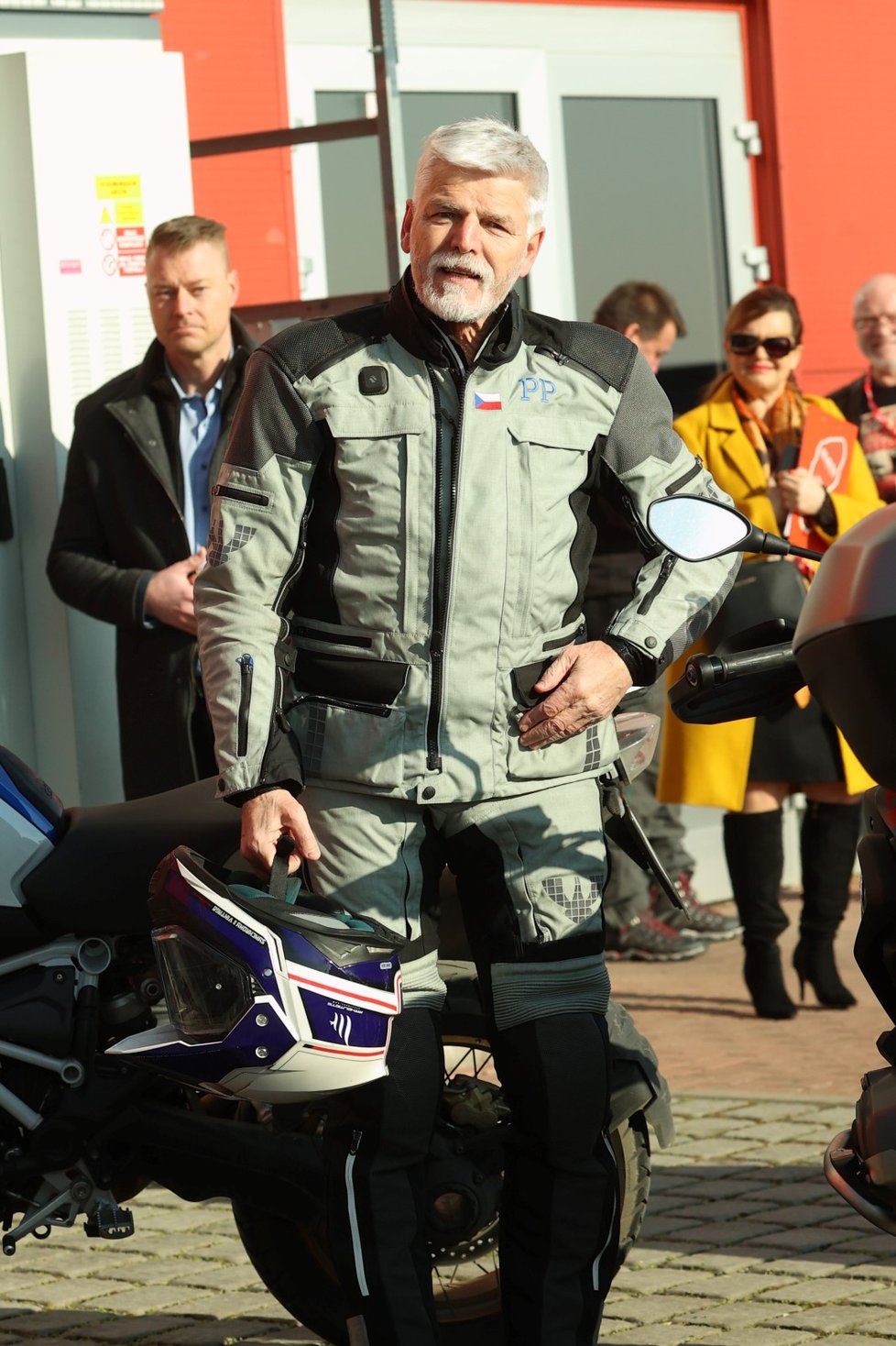 Petr Pavel zahájil motorkářský veletrh v Praze na motorce (2.3.2023).