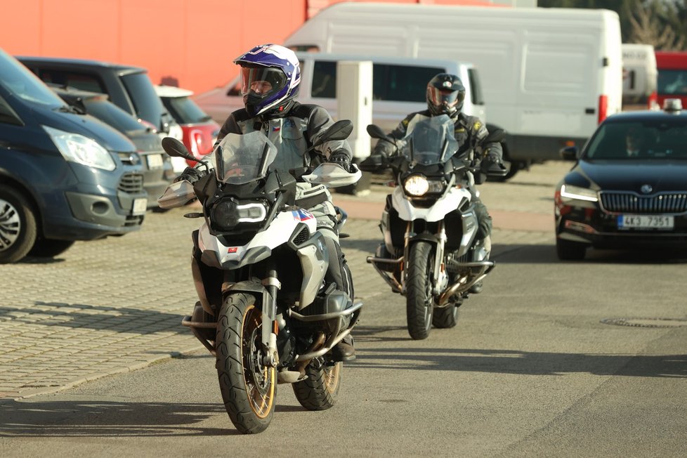 Petr Pavel na svém motocyklu BMW (2.3.2023)