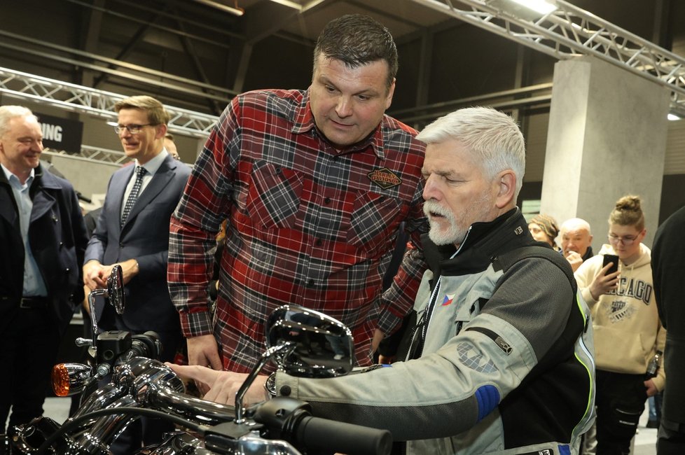 Petr Pavel zahájil motorkářský veletrh v Praze na motorce (2.3.2023)