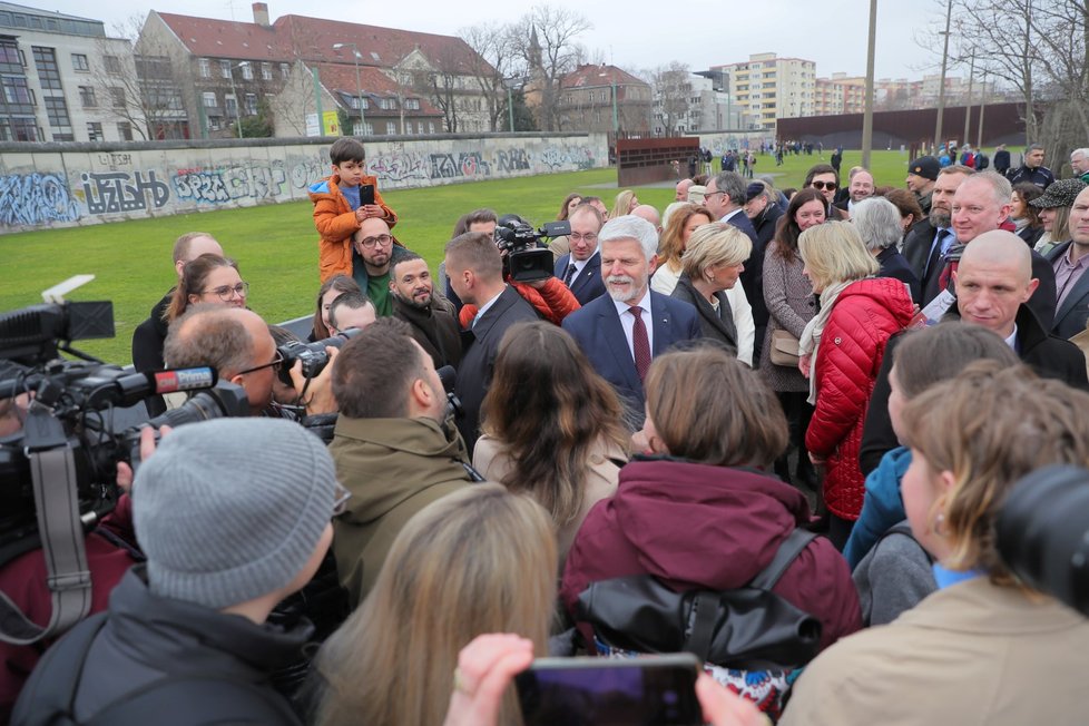 Prezident Petr Pavel na setkání s českými krajany v Berlíně u Památníku Berlínské zdi (21.3.2023)