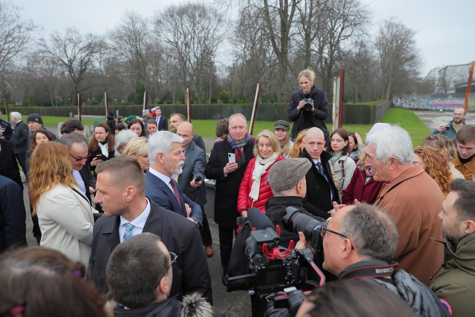 Prezident Petr Pavel na setkání s českými krajany v Berlíně u Památníku Berlínské zdi (21.3.2023)