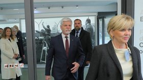 Prezident Petr Pavel s první dámou na prohlídce fotografií z německé historie (21.3.2023)