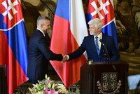 Galavečer s prezidenty: Pellegrini s Pavlem vyrazili na slavnostní koncert v režii Slováků