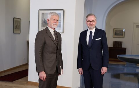 Fiala u Pavla na Hradě: Probrali volby na Slovensku a pomoc Ukrajině. Řešili i reformu penzí
