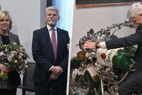 Pavel s první dámou na Plzeňsku: Osedlal „pivní“ motorku, popsal problémy a primátor ho zazdil