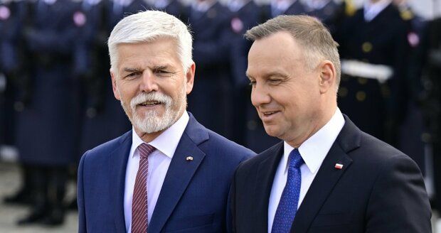 Duda po setkání s Pavlem oznámil stíhačky pro Ukrajinu! A co český prezident dostal od krajanů?